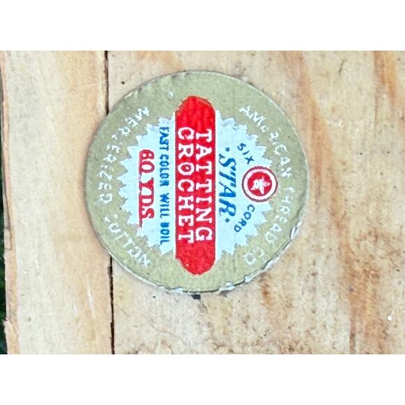 Vintage Tin with 15 Spools of Thread – Sewing Collectible - Picture 3 of 10